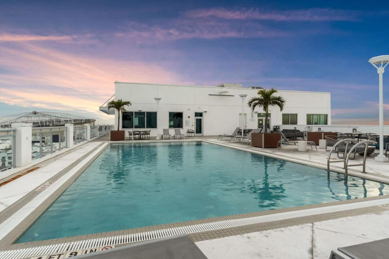 Modern 2 Bed Getaway Steps From Tropicana Field Sankt Petersburg Exterior foto