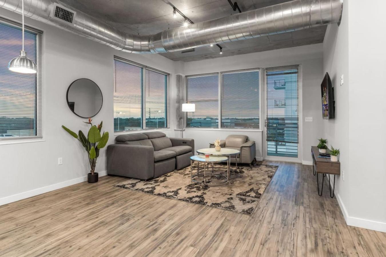 Modern 2 Bed Getaway Steps From Tropicana Field Sankt Petersburg Exterior foto