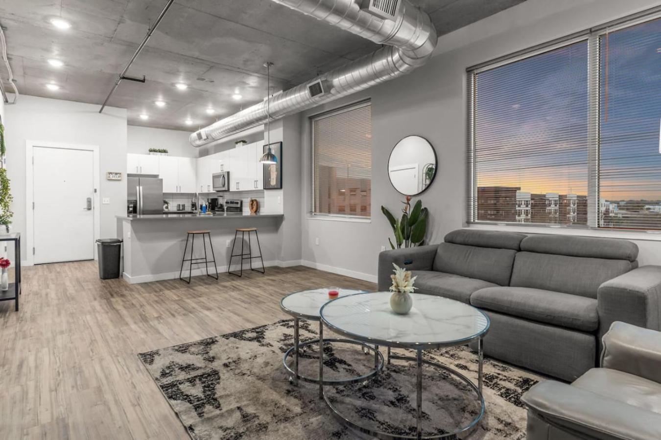 Modern 2 Bed Getaway Steps From Tropicana Field Sankt Petersburg Exterior foto